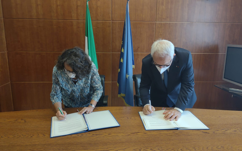 EPLO signs Headquarters Agreement with Italy