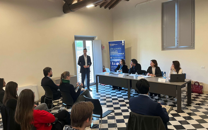 Αξίες της ΕΕ σε έναν Κατακερματισμένο Κόσμο: Διεύρυνση, Ταυτότητες και Εξωτερική Διακυβέρνηση