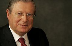 Prof. J.M. Servulo Correia accepts an honorary doctorate from the University of Athens