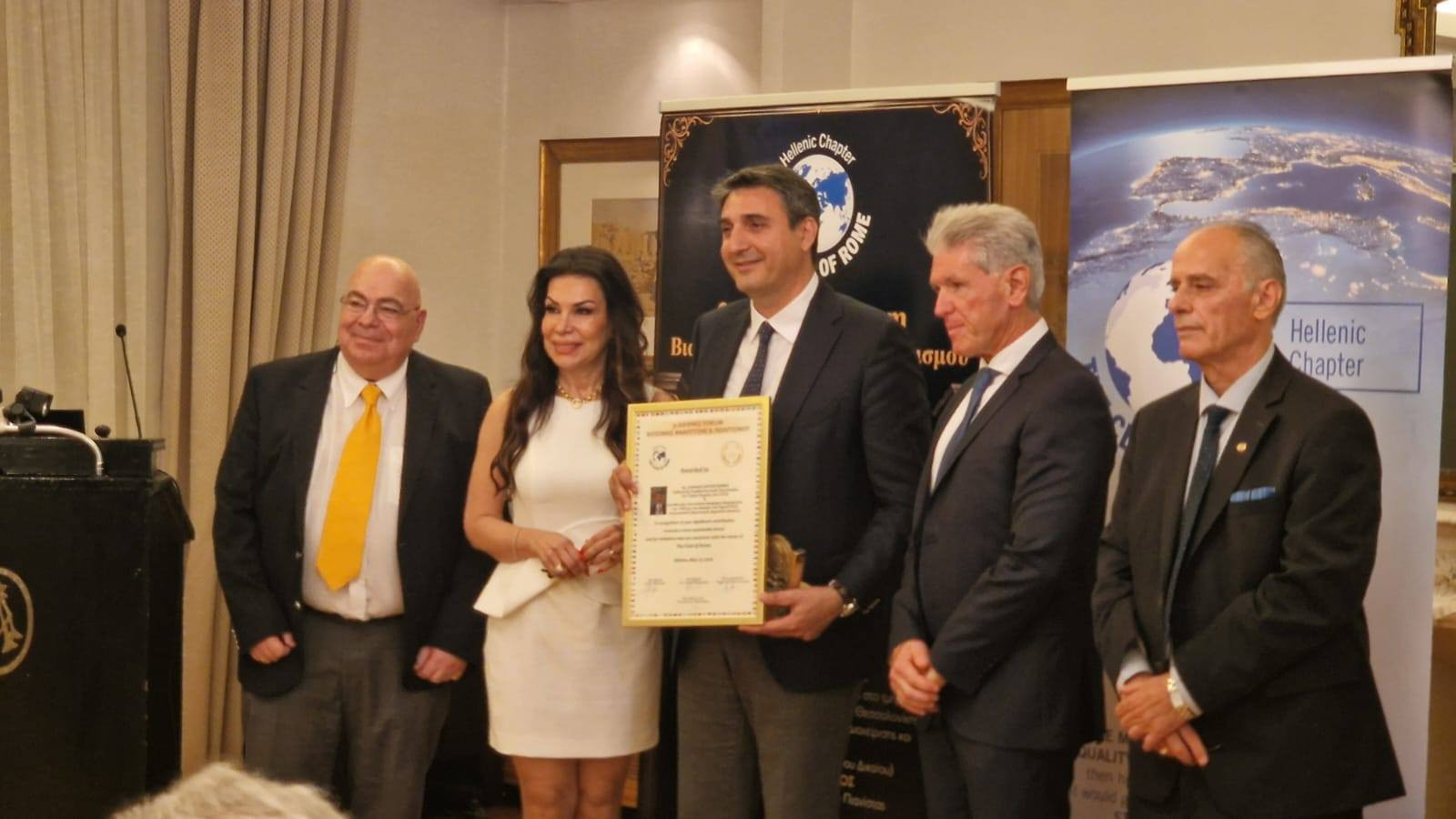Professor Katsoyiannis, Director of the EPLO Institute for Sustainable Water Management and Water Law receives the Agnes Vlavianos Award