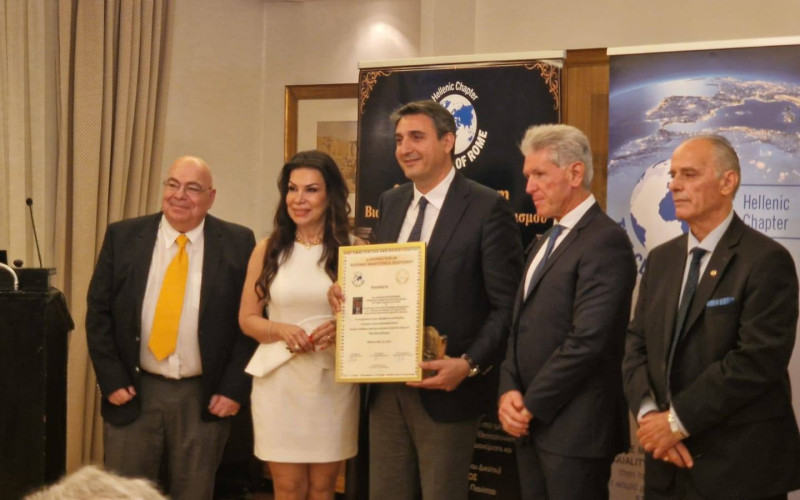 Professor Katsoyiannis, Director of the EPLO Institute for Sustainable Water Management and Water Law receives the Agnes Vlavianos Award