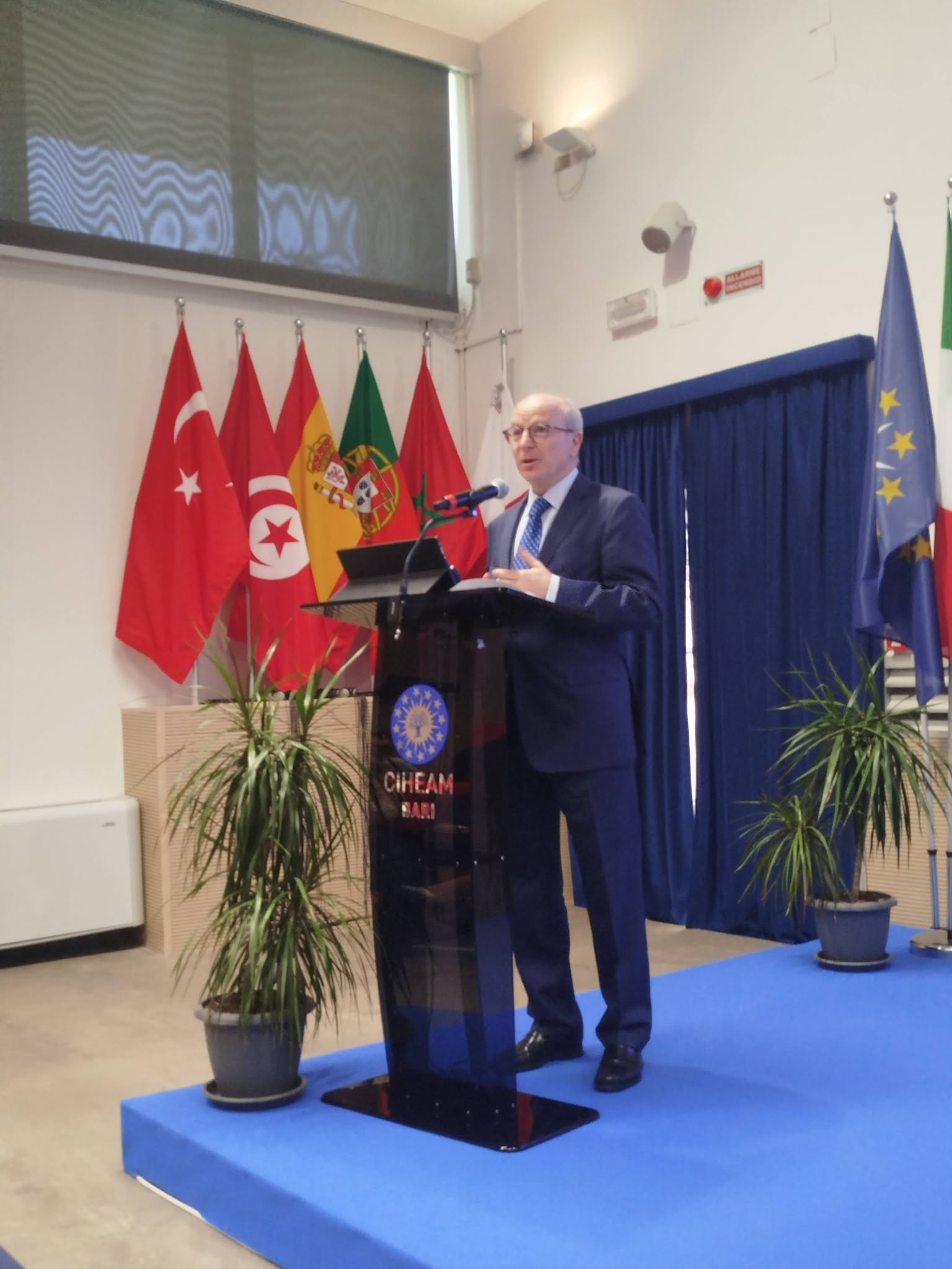 Holding Together: The European Union as a Model of Integration in a Fragmented World